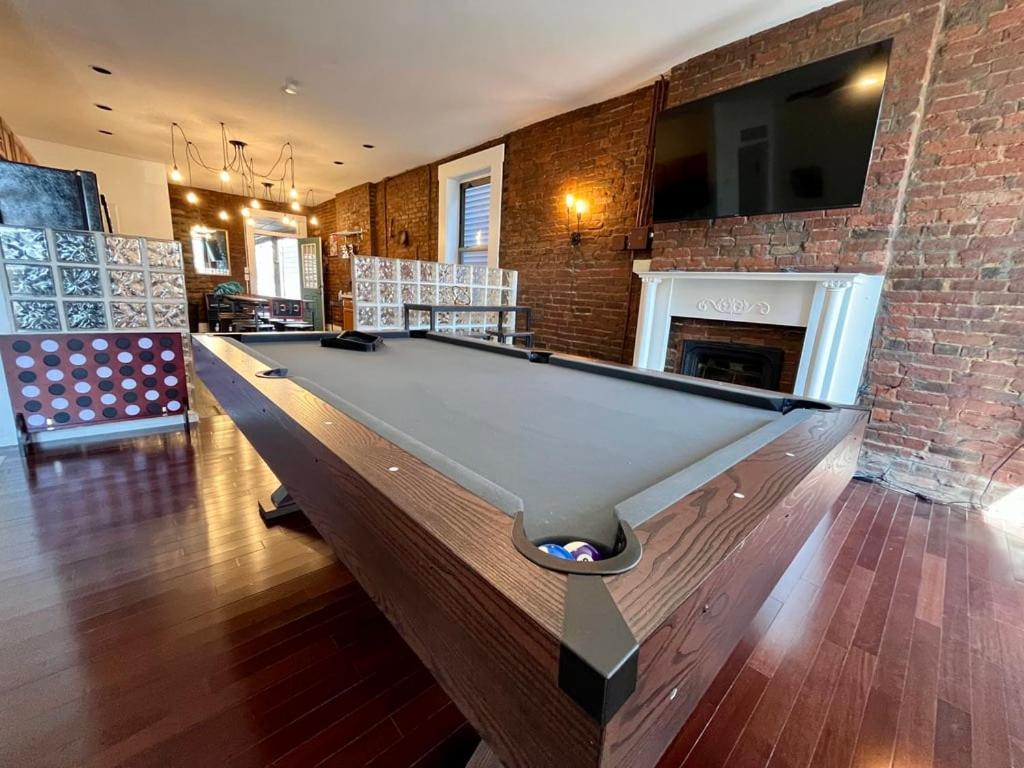 Downtown Loft Sleeps 16 - Pool Table Shuffleboard Apartment Louisville Exterior photo