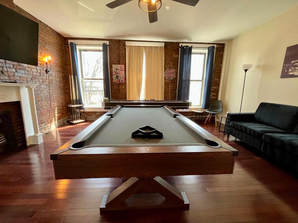 Downtown Loft Sleeps 16 - Pool Table Shuffleboard Apartment Louisville Exterior photo