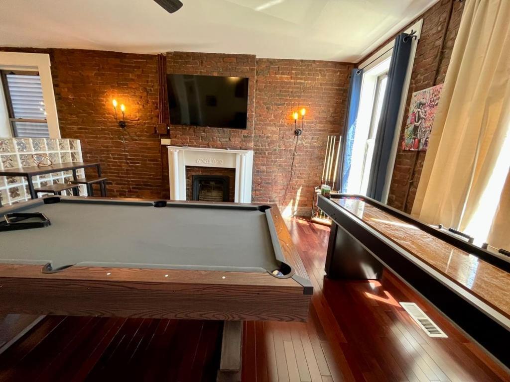 Downtown Loft Sleeps 16 - Pool Table Shuffleboard Apartment Louisville Exterior photo