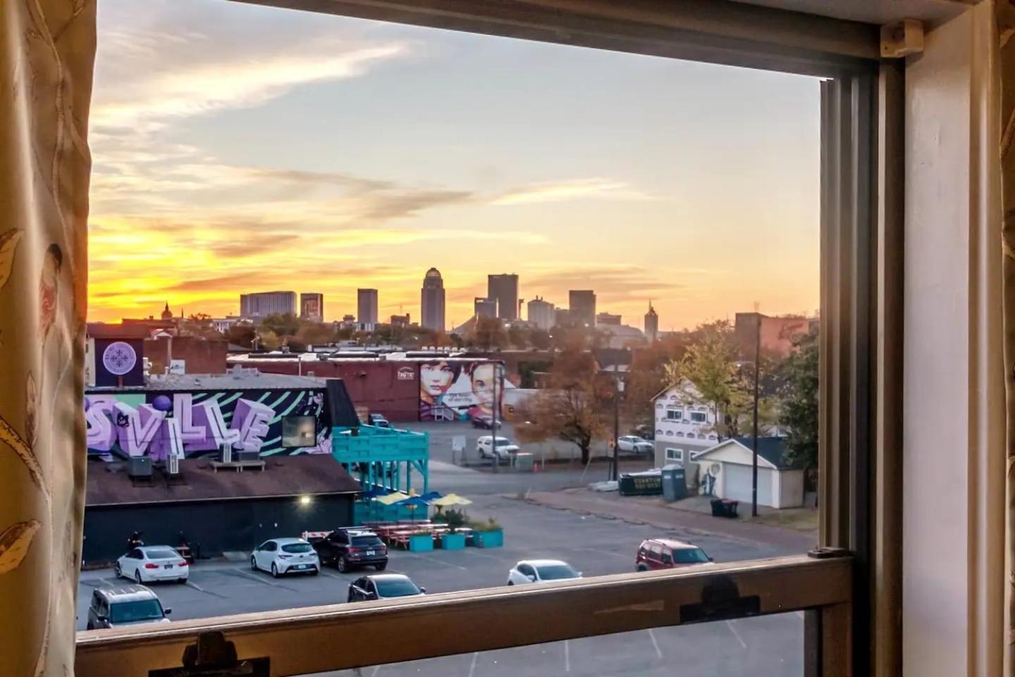 Downtown Loft Sleeps 16 - Pool Table Shuffleboard Apartment Louisville Exterior photo